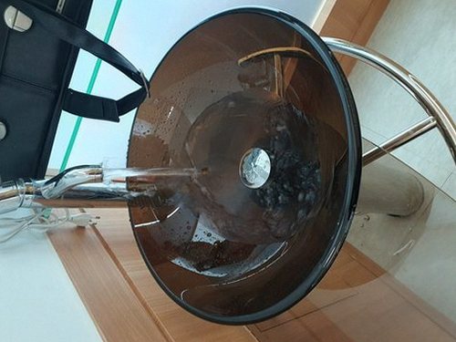 일산 하수구막힘 배수구 거름망과 주변을 정리해 관리하는 모습